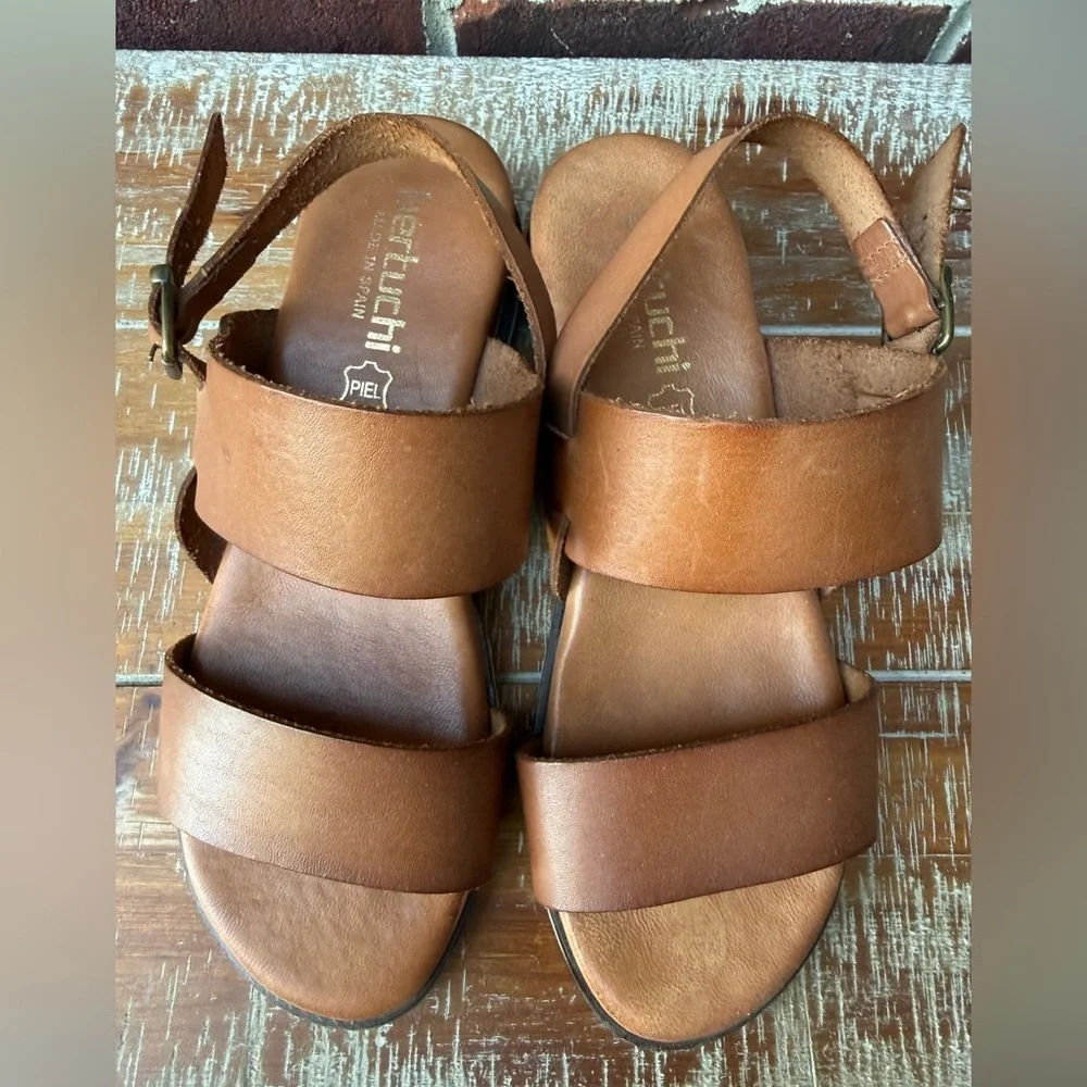 Bertuchi Leather Sandals